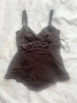 Brun satinlinne med smala axelband - Fint linne💞 vintage så vet ej märket