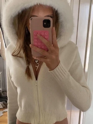 Tröja  från Gina  - Tröja från Gina med päls, helt ny endast testad