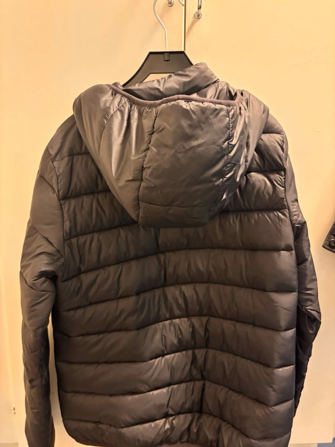 Svart pufferjacka från ONLY med huva - 1