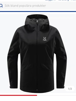 Svart vindjacka från Haglöfs - Säljer min hagelöfs jacka i storlek M som jag köpte för något år sedan och använd några få gånger. 💕pris går att diskutera och skriv privat för egna bilder.