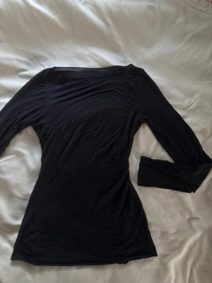 Intimissimi tröja  - Säljer en svart långärmad intimissimi tröja, knappt använd!❣️