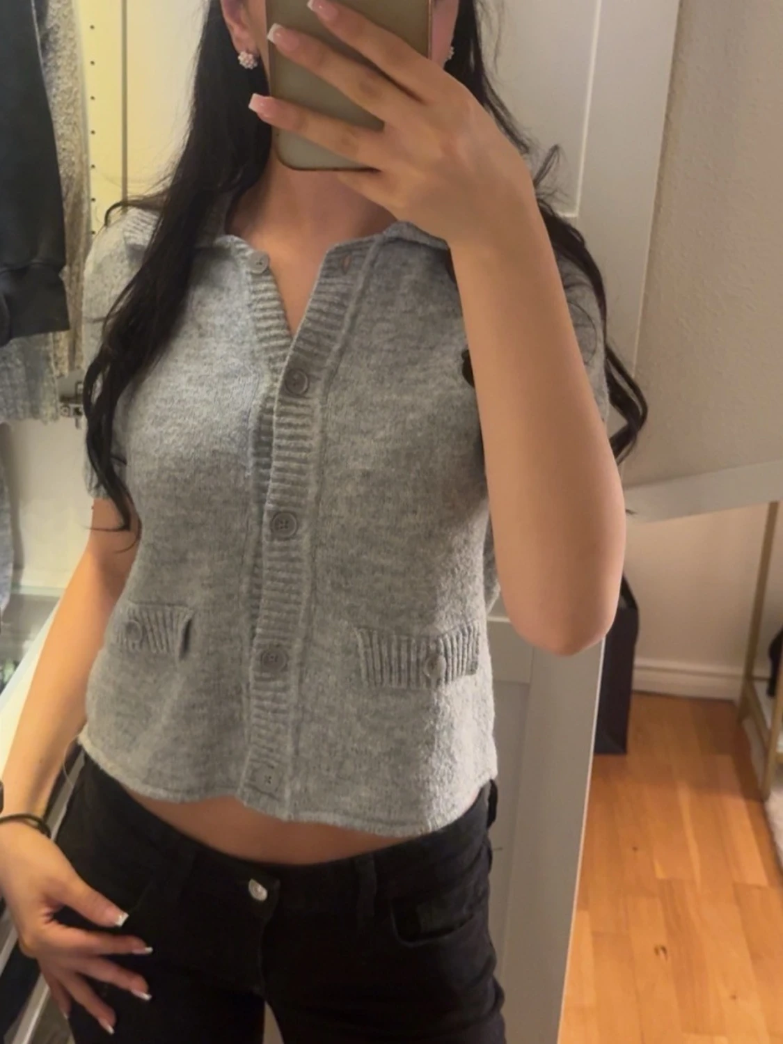 Grå kortärmad stickad kofta