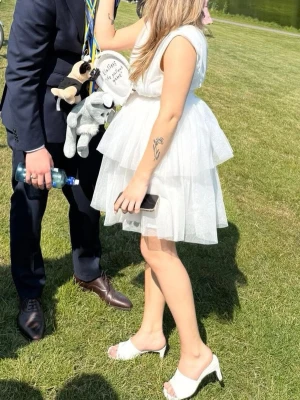 Vit student mini dress - Slutsåld vit mini dress från GinaTricot prefekt för studenten eller andra härliga tillfällen i sommar.