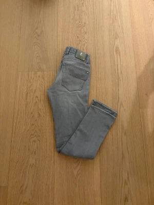 Tramarossa jeans - Säljer ett par riktigt snygga Tramarossa jeans i storlek 30. Jeansen är i fint skick!