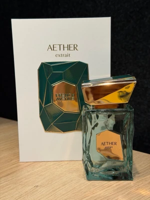 Aether Extrait  - En riktigt god sommardoft från French avenue. Luktar exakt som pdm greenley. En frisk öppning med Gröna äpplen som sedan lägger sig tillsammans med träiga noter. Endast testad. 