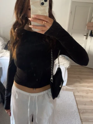 Linnebyxor  - Fina linnebyxor från pull&bear storlek xs, en lite fläck på benet som knappt syns 