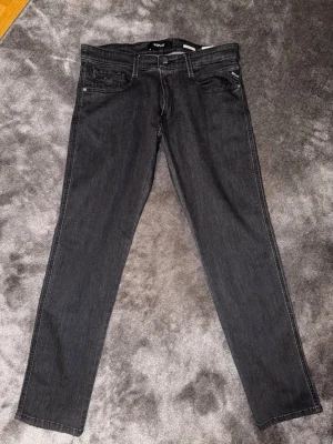 Replay anbass jeans - Säljer dessa helt nya, aldrig använda replay anbass jeans med väldigt skönt, mjukt och stretchigt material med perfekt passform