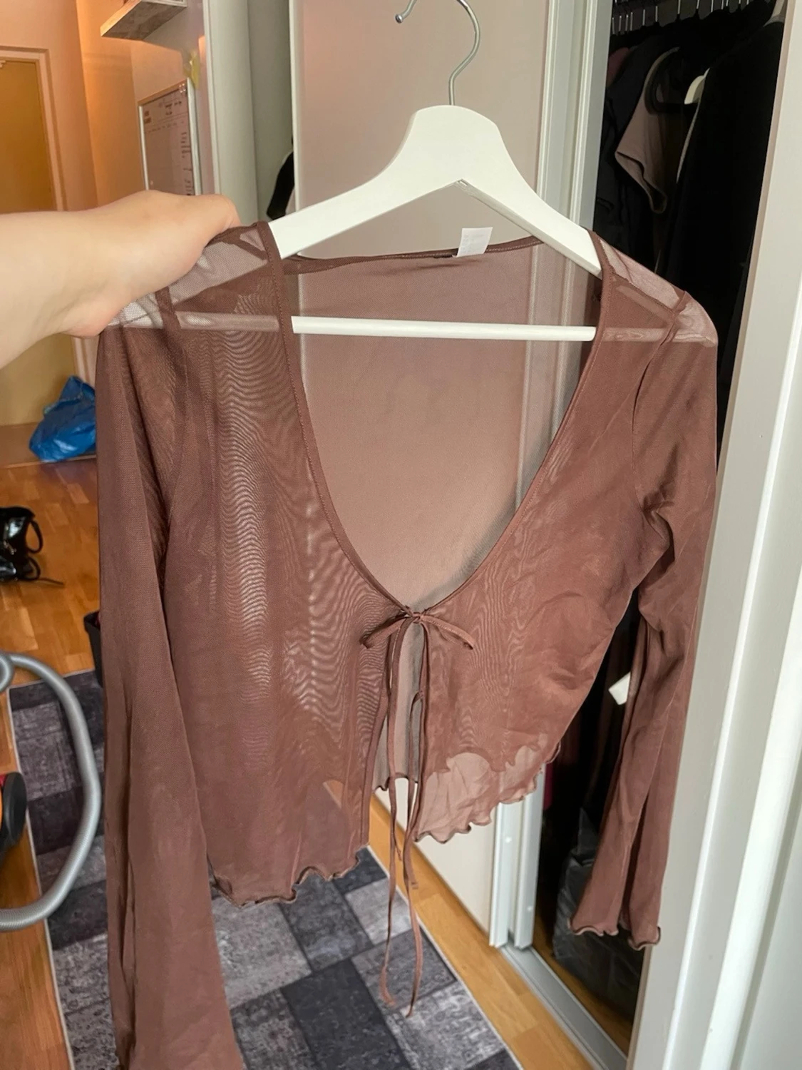 Brun mesh bolerotopp med knyt