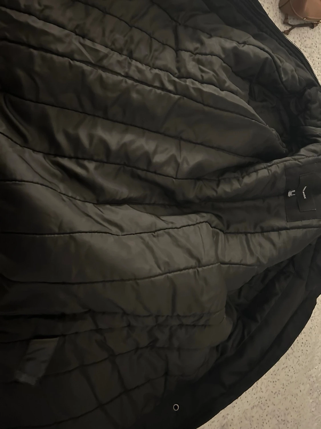 Svart parkasjacka med huva - 3