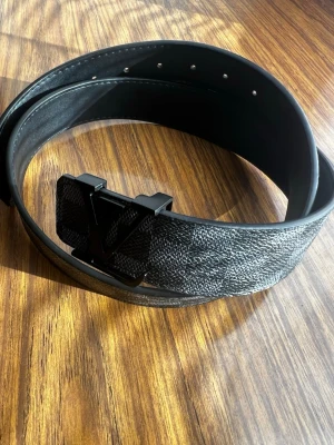 Svart bälte - Fräscht svart bälte, Storlek 105cm