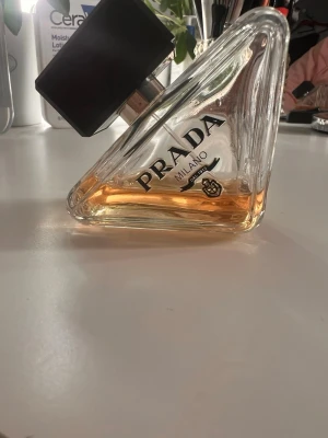 Prada paradox 50ml - Prada paradox 50ml, se bild för att se hur mycket som finns kvar💗