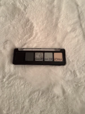 Natasha Denona Ögonskuggspalett  - Använd några gånger 