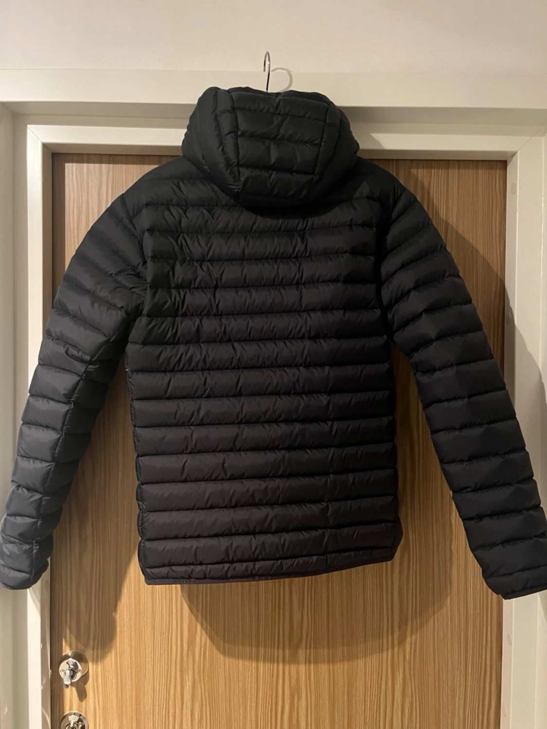 Svart dunjacka från Peak Performance - 1