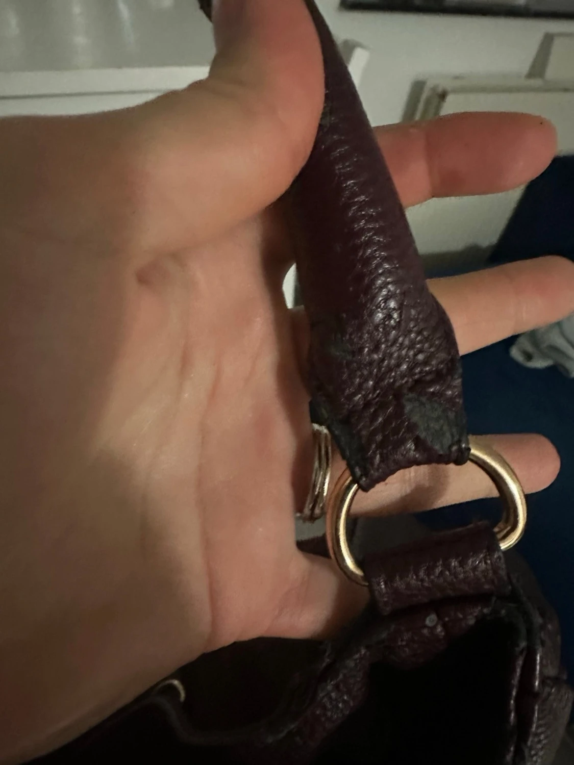 Vinröd axelväska i mocka - 4