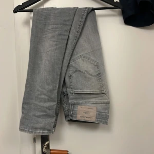 Jack & Jones jeans  - Jack jeans i modellen slim Glenn i storlek 27/30