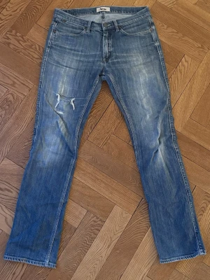 Vintage Acne Studios Jeans (Straight fit) - Vintage Acke Stuido Jeans, modellen heter ”Max Pure” (regular fit). Storlek 32/32 men skulle säga att de är ite små i storleken, sitter mer som 30/32.