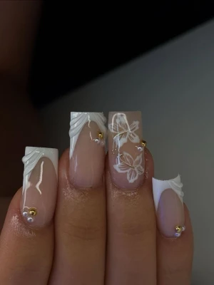 🤍Hansgjorda lösnaglar - Vita press-on naglar med pärlor