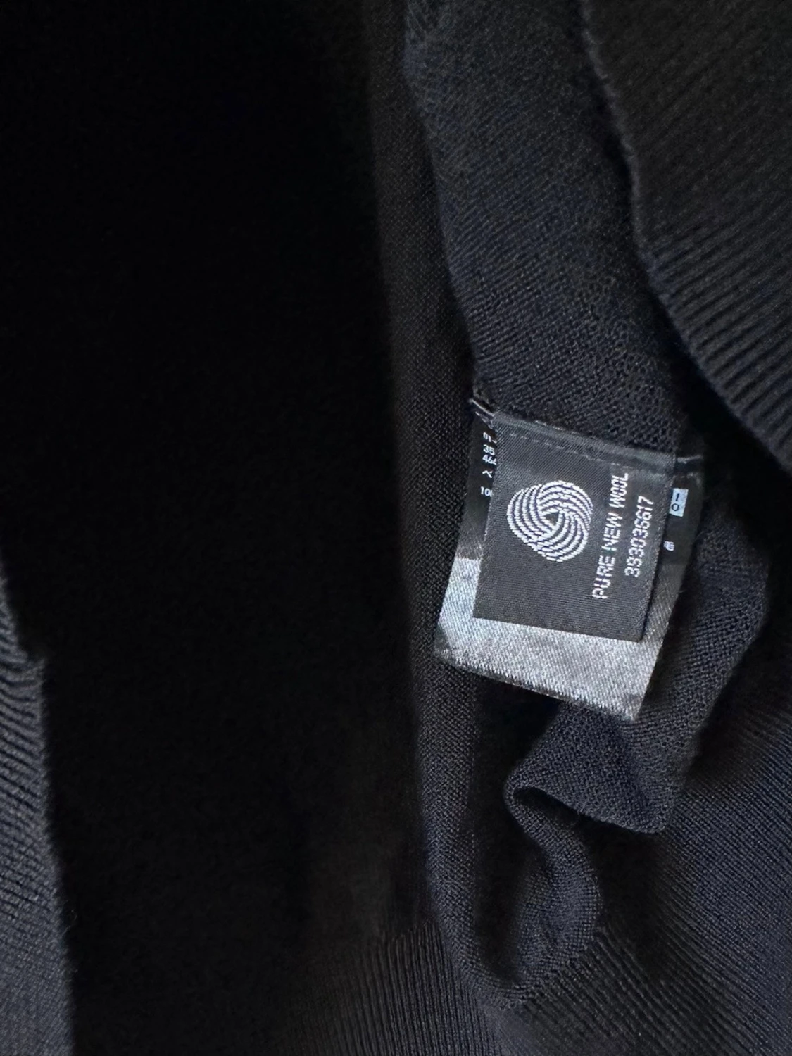 Svart stickad tröja från Uniqlo - 3