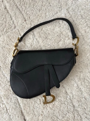 Svart saddle bag  - Svart sadel liknande väska, som ny