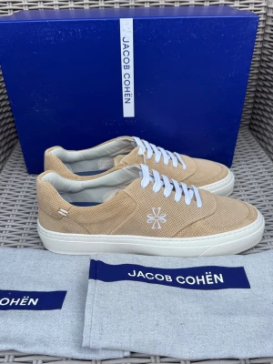 Helt Nya Jacob Cohën Sneakers - Helt Nya Jacob Cohen Skor || Storlek 42,5 || Nypris ca 4000kr || Mitt pris 1999kr| Tveka inte på att höra av dig vid frågor eller funderingar 