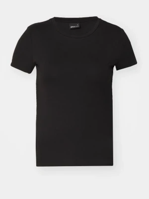 Basic svart T-shirt - En enkel och stilren svart croppad t-shirt med rund hals, perfekt basplagg