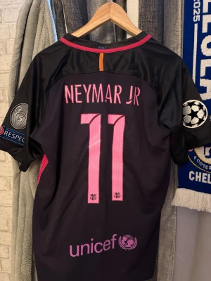 FC Barcelona tröja - En väldigt läcker FC Barcelona tröja med Neymar på ryggen i storlek M!