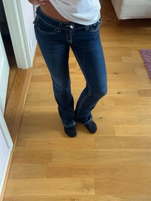 Bootcut jeans - Bootcut jeans från Gina tricot med låg midja