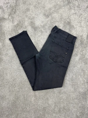 Replay jeans  - Ett par riktigt snygga jeans från Replay i storlek W34 L32 i modellen Anbbas Hyperflex 