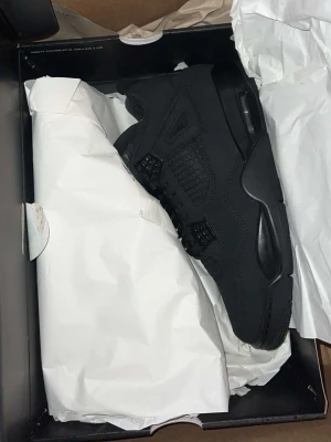 Svarta Air Jordan 4 Retro sneakers - Äkta och helt nya