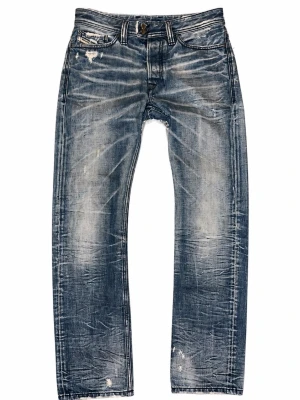 Vintage Archive Viker Jeans 2000’s  - Tja! Säljer dessa sjuka Vintage Diesel Viker Jeans! Storleken är 29 / 32, men passar även 30 / 32. Sjukt sällsynta. Riktigt schysst straight jeans leg passform. Skriv gärna vid intresse! 🤩
