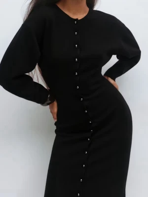 GINATRICOT | KLÄNNING  - Helt ny stickad midiklänning från Gina Tricot, slutsåld modell. Storlek XS. Nypris 699kr med prislapp. 