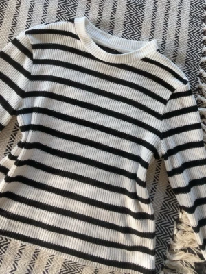 Randig tröja  - Superfin randig tröja i storlek xs💗