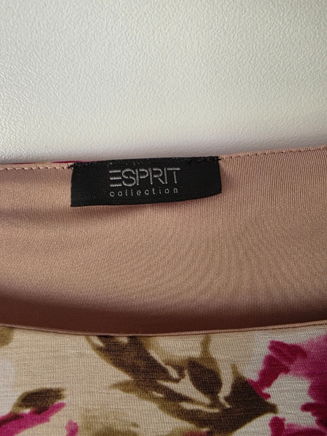 Esprit blommig klänning med nätt skärp - 4