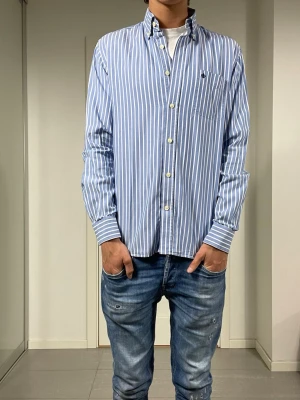 Morris Skjorta  - Säljer nu denna Morris skjortan, skriv för fler bilder/frågor🙌🏼