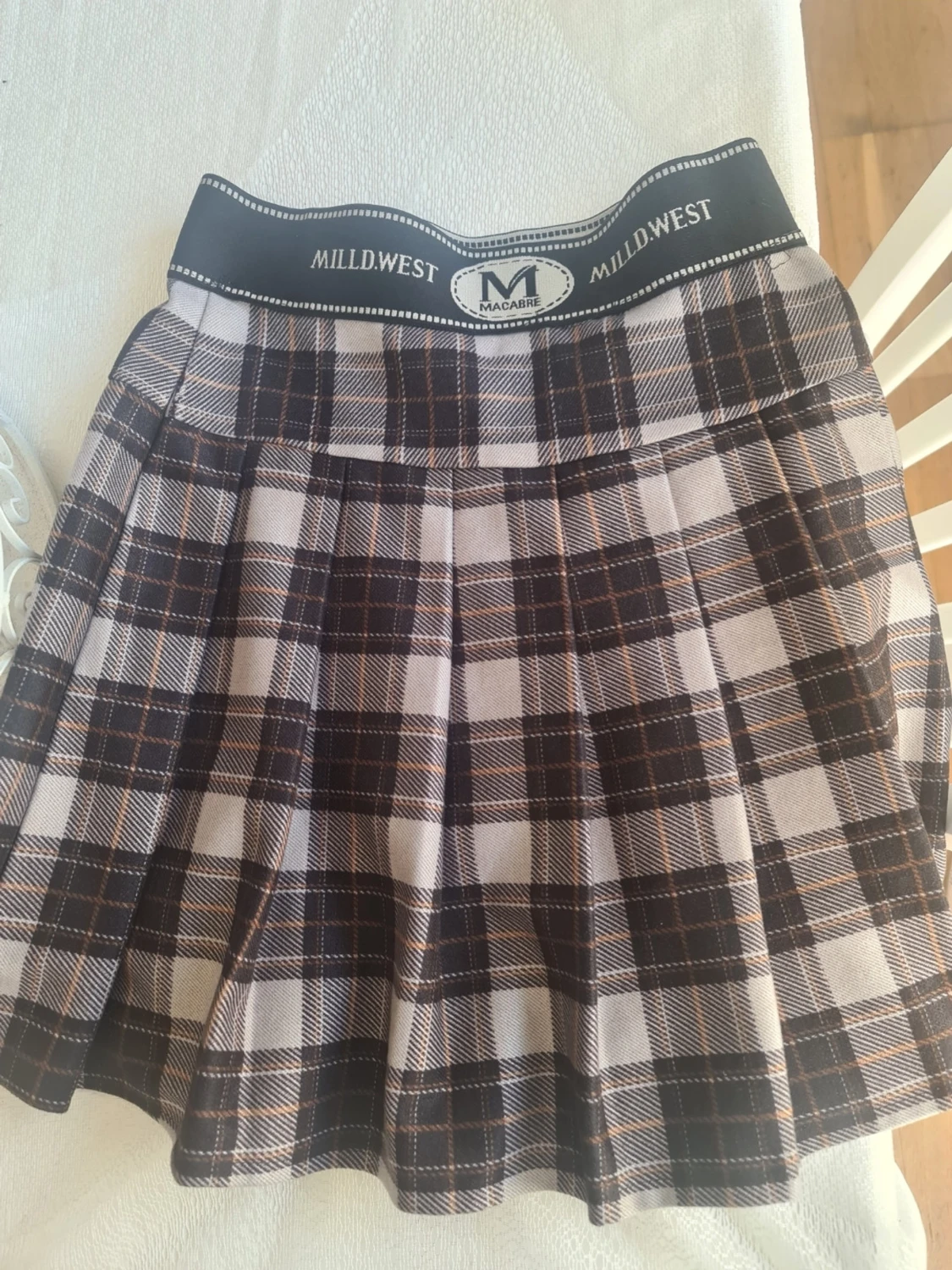 Rutig kortkjol från Milldwest