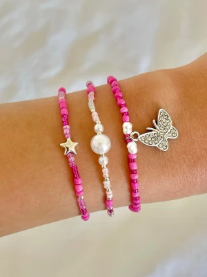 Pearl bracelet - ✨ 3 Handmade beaded bracelets ✨ Each bracelet is carefully handmade, making every piece unique. They are stretchy comfortable, and durable, designed to fit all wrist sizes perfectly. 💚  I offer bundle discounts if you buy multiple items. Check out my profile for more bracelet kits and designs available!  Perfect as a gift or to treat yourself 💫