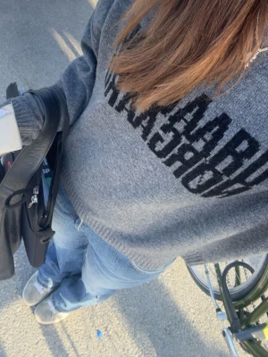Grå stickad tröja från Nørgaard - Säljer nu min älskade Mads Norgaard tröja, som är varsamt använd! Strl. S, inga defekter alls