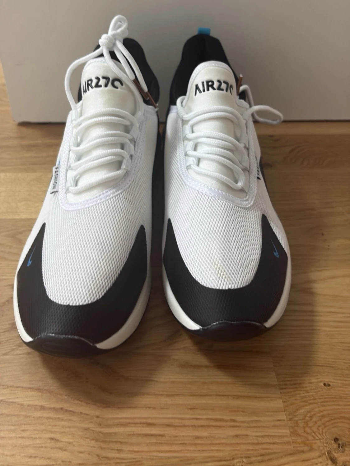 Nike Air 270 vita och svarta sneakers - 2