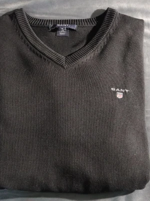 Gant tröja  - Hej, säljer nu min gant tröja som inte kommer till användning så mycket som jag kunde önskat! Mycket fint skick inga defekter på denna prudent. Hör av dig vid frågor eller intresse. Mvh Melwin🙌☺️
