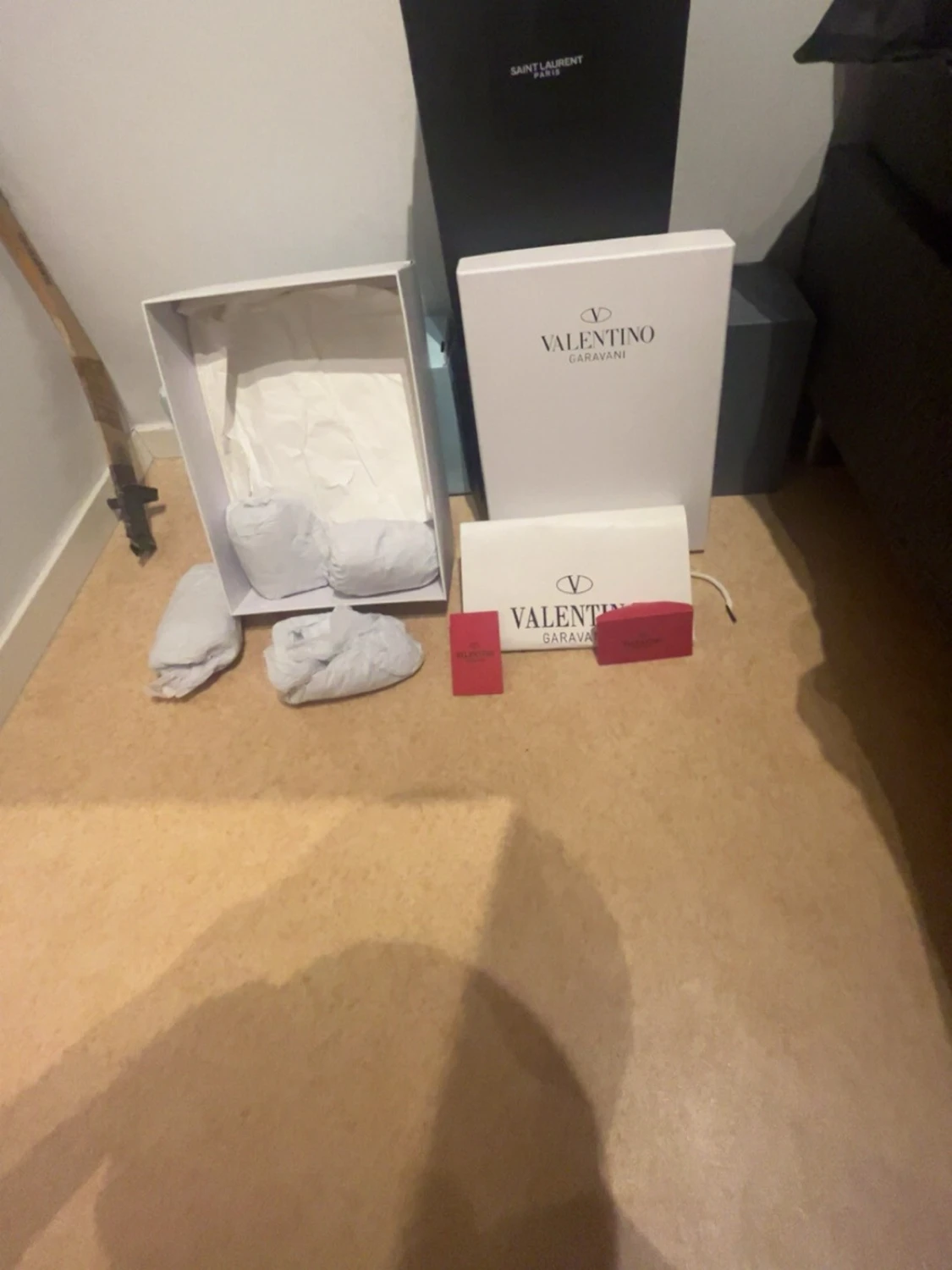 Vita sneakers med grå detalj - 4