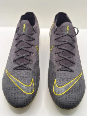 Nike Mercurial Vapor 12 Elire FG  - Väldigt bra skick 
