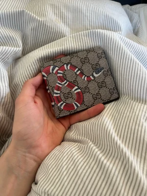 Gucci plånbok - Snygg plånbok. DEN ÄR INTE ÄKTA! 