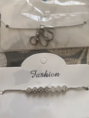 Rostfritt stål Silver Armband  - Armband i Rostfritt stål ( färgen går inte bort) ! Allergi vänlig! Vatten tålig armband! Enkel att justera.  Efterfrågad armband  still. 🩶 