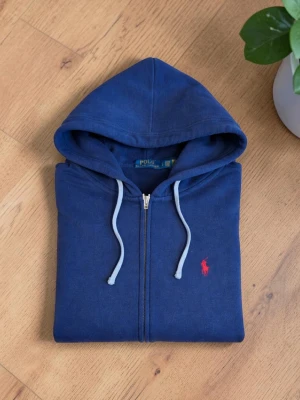 Marinblå Ralph Lauren zip hoodie  - Fint skick! Strl L Hör av dig vid frågor!