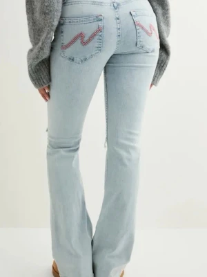 Nelly jeans - Bra skick storlek 36 short med hål