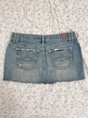 y2k abercrombie & fitch lågmidjad jeanskjol  - ny och aldrig använd, säljer då den inte passar 🩵köp inte med bring! 