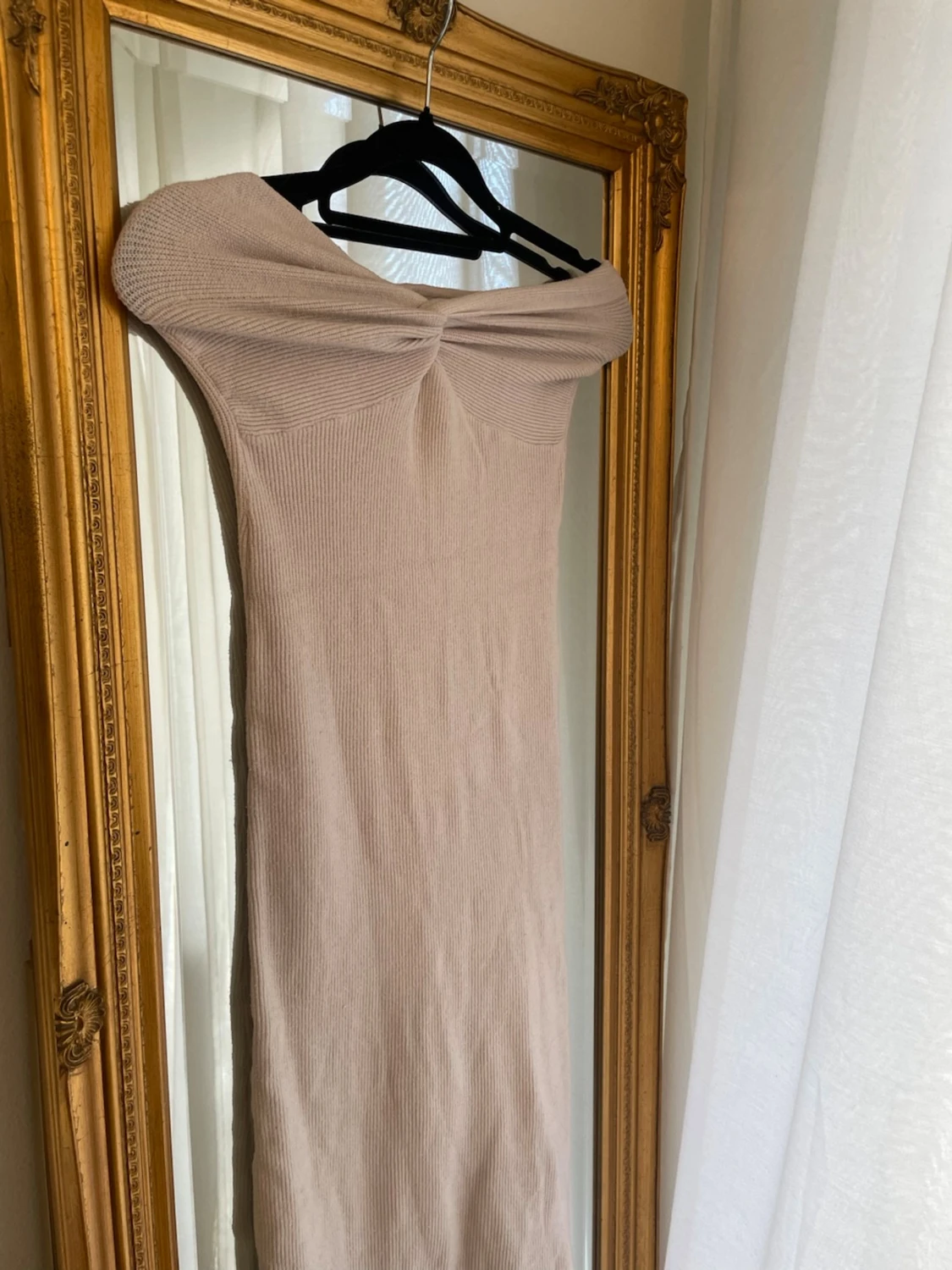 Beige ribbad långklänning omlott - 1