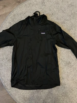 Patagonia Vindjacka - snygg tunn vindjacka från patagonia. Nypris 1200