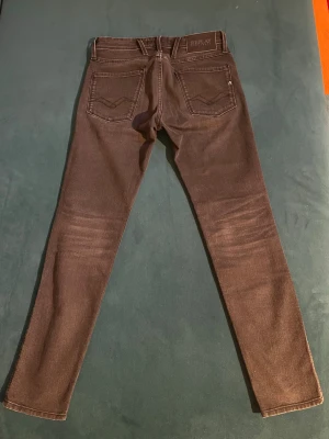  Replay Anbass - Replay Anbass. Strl 29/30. Väldigt bra skick. Hör av dig vid funderingar!🛑Kan gå ner i pris vid snabb affär!!