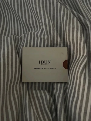 Bronzer  - Använd 2 gånger, köpte fel färg!